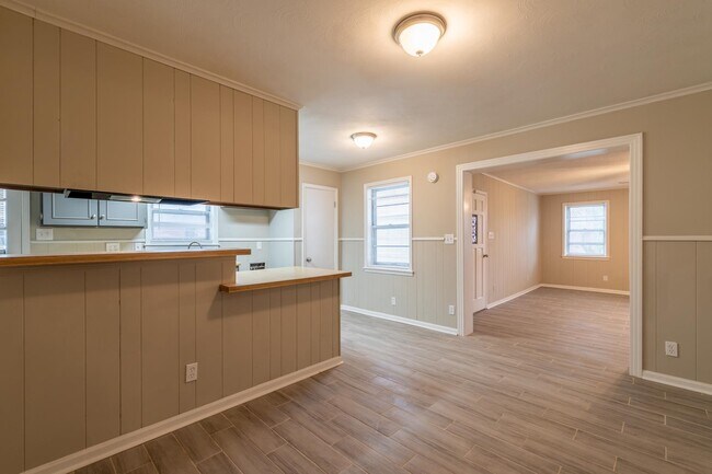 Building Photo - 5121 Ginger Cir