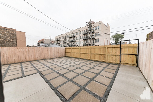 Building Photo - 806 S Claremont Ave