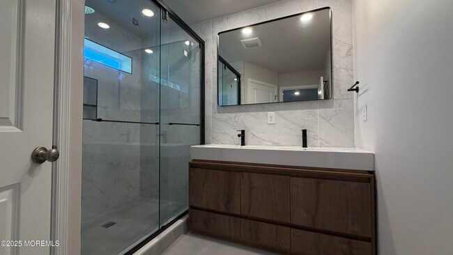 Building Photo - 64 Wembley Wy