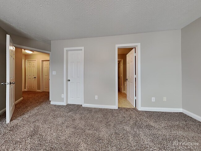 Building Photo - 4609 Clairmont Dr