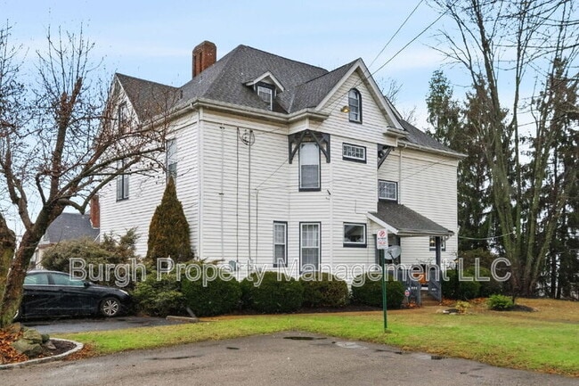 Building Photo - 502 Walnut Ave
