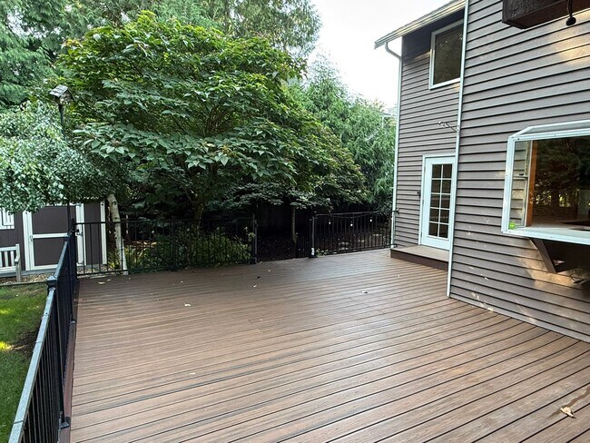 Building Photo - 4bd/2.5ba Renton House