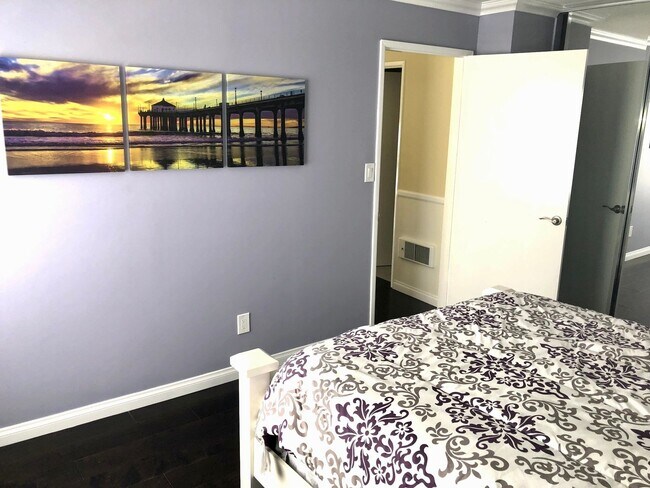 Building Photo - 555 Esplanade