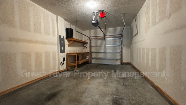 Building Photo - 8068 Echo Springs Rd