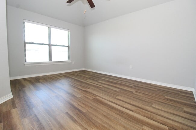 Building Photo - 4418 W Divide Dr