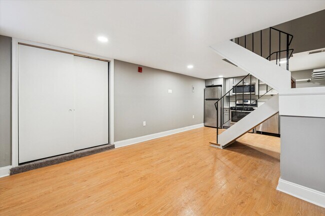 Building Photo - 2034 Mt Vernon St