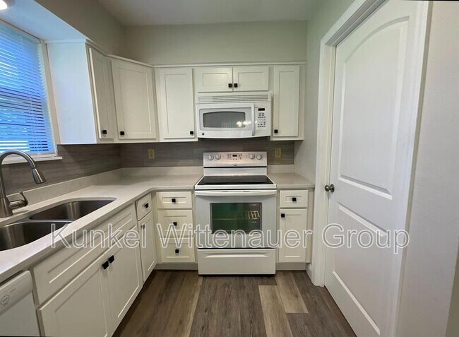 Building Photo - 713 Plankway Dr