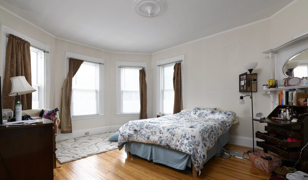 Building Photo - 10 Trowbridge St