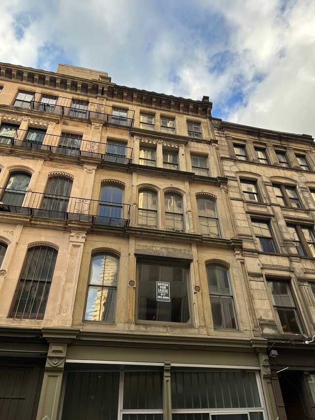 Building Photo - 33 Kingston St