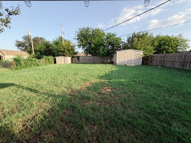 Building Photo - 6336 N Hammond Ave