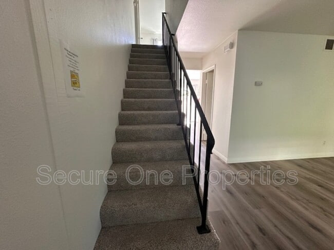 Building Photo - 491 Serento Cir