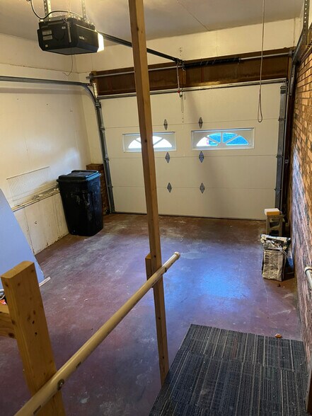 Building Photo - 304 Smalley St