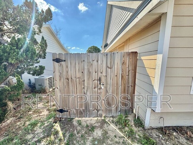 Building Photo - 3604 Spring Land Dr