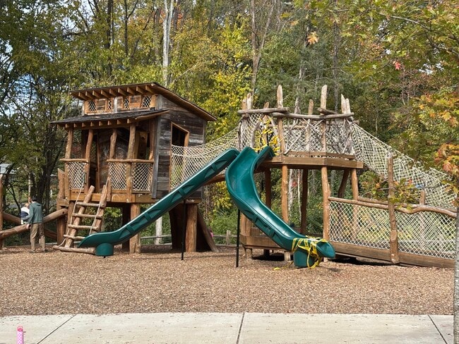 Building Photo - 917 Shearer St