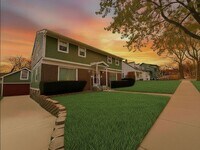 Building Photo - 2 Bedroom Townhome Overlooking West Park