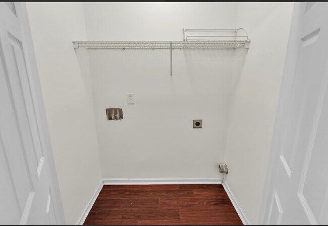 Building Photo - 203 Twin Tree Dr