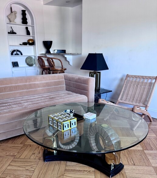 Living Area - 2000 N Lincoln Park W