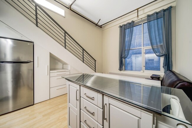 Building Photo - LOFTED STUDIO FOR RENT $2,300/mo