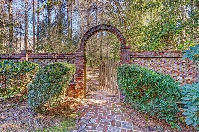 Building Photo - 344 Lost Creek Dr NW