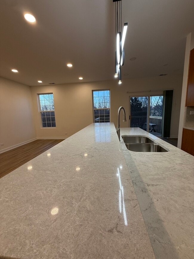 Building Photo - 16212 Golf View Dr