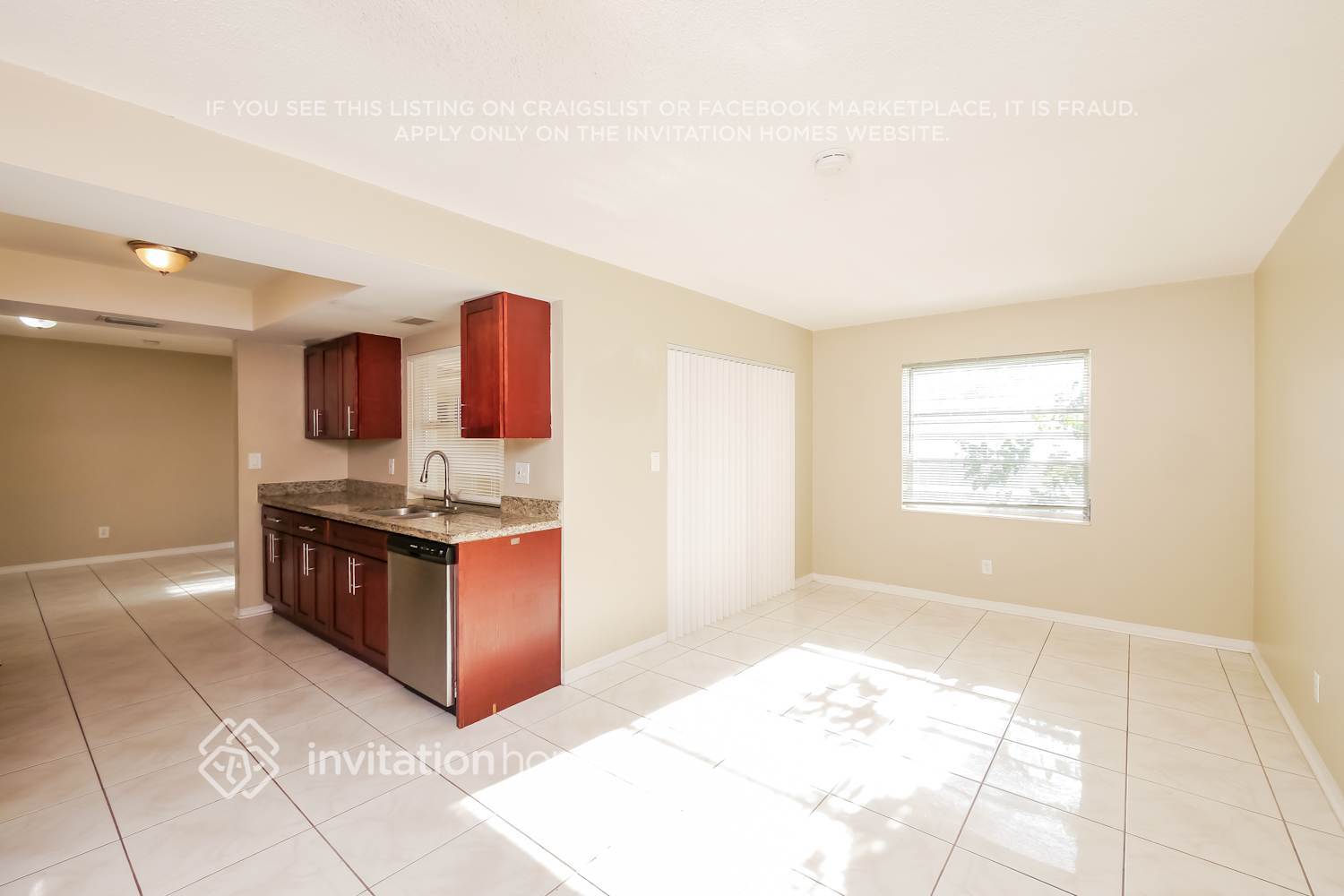 Building Photo - 700 S Rainbow Dr