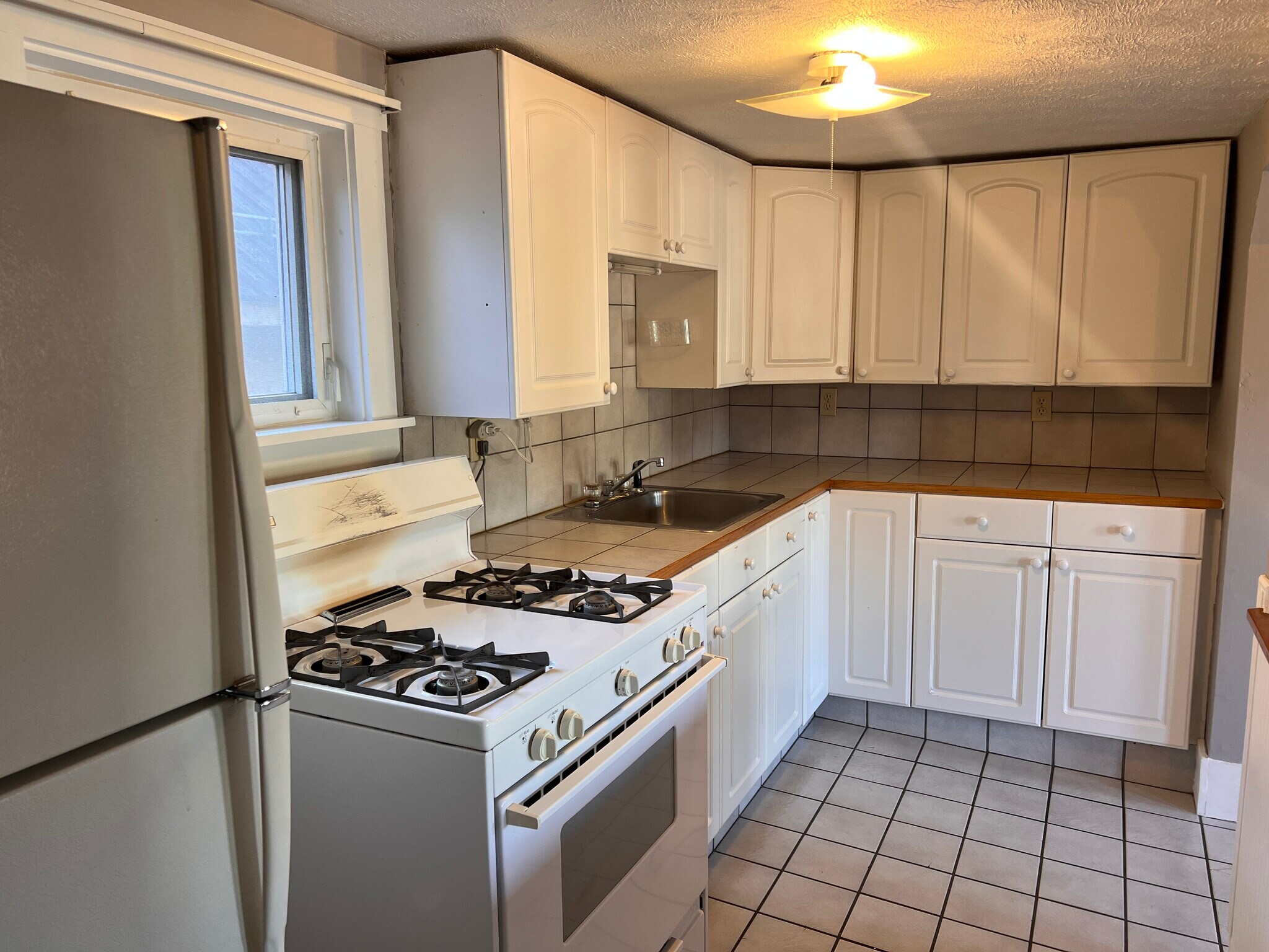 Building Photo - 17 Elm St