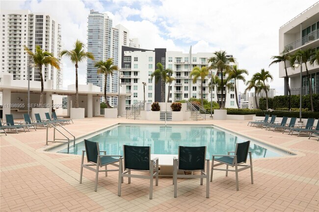 Building Photo - 350 NE 24th St