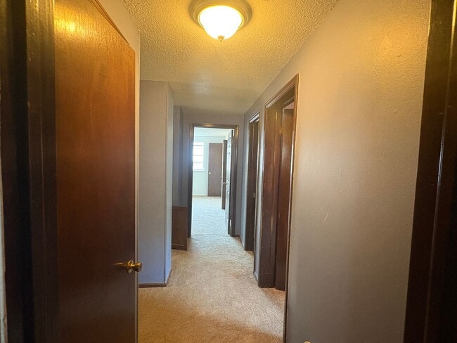 Building Photo - Three bedroom home in Del City