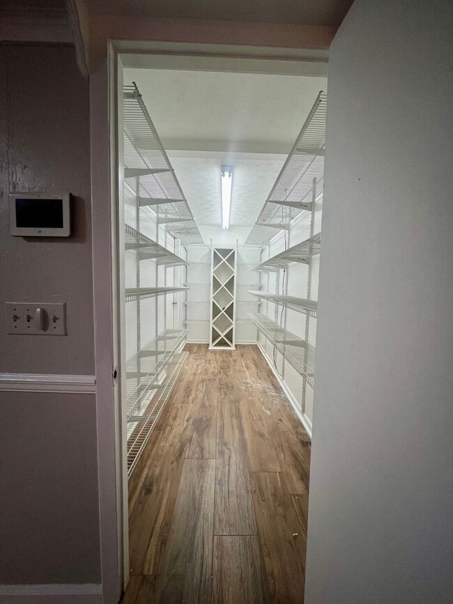 Building Photo - 3 Bed/2 Bath Home