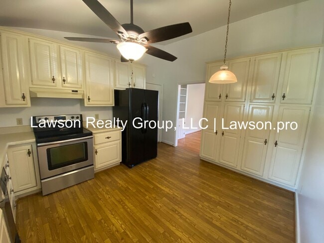 Building Photo - Spacious Hollins Four Bedroom w/ Finished Basement