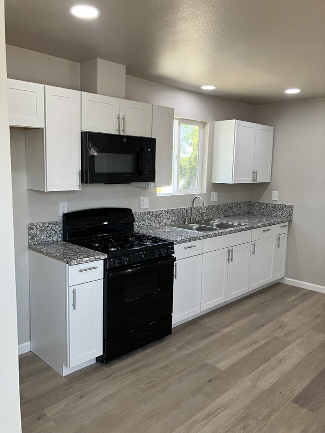 Building Photo - Fully Renovated 1-Bedroom!