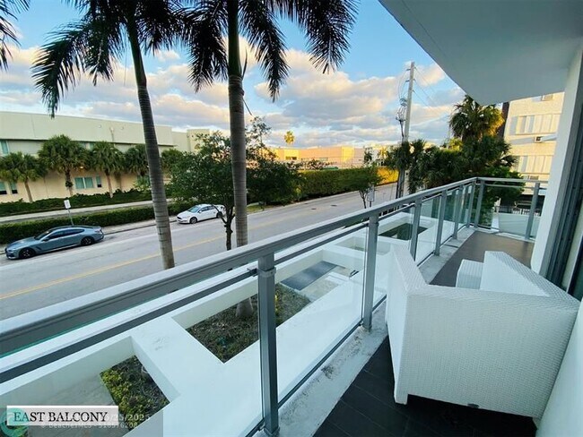 Building Photo - 9400 W Bay Harbor Dr