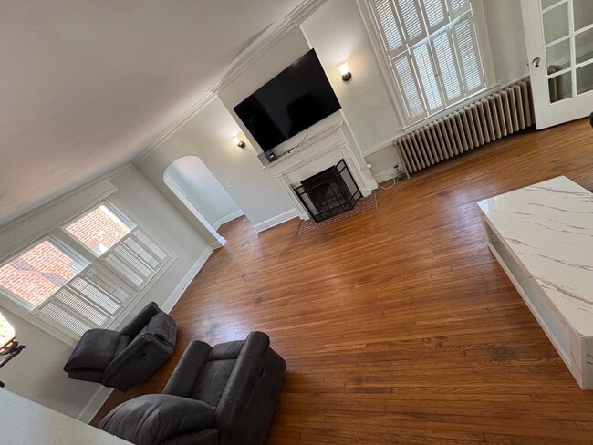 Building Photo - 447 Avondale Dr