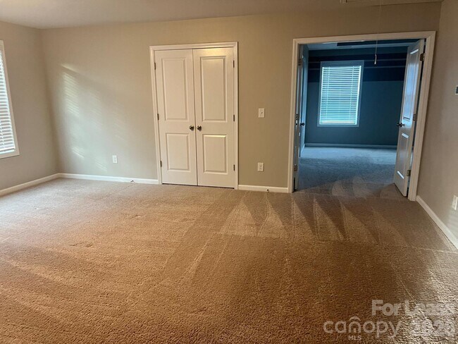 Building Photo - 1109 Walbury Hl