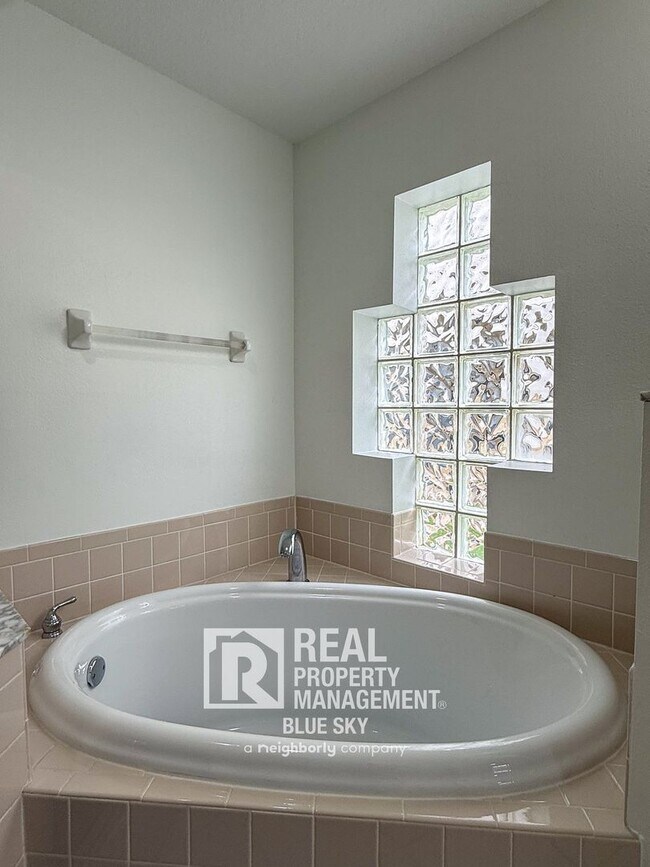Building Photo - 6554 Gentle Ben Cir