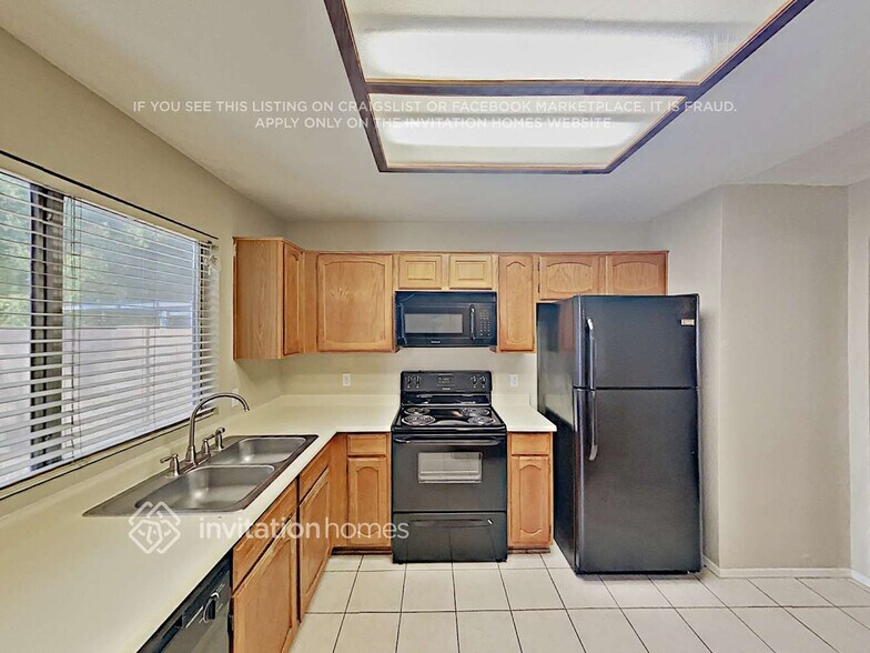 Building Photo - 1022 S Surfside Dr