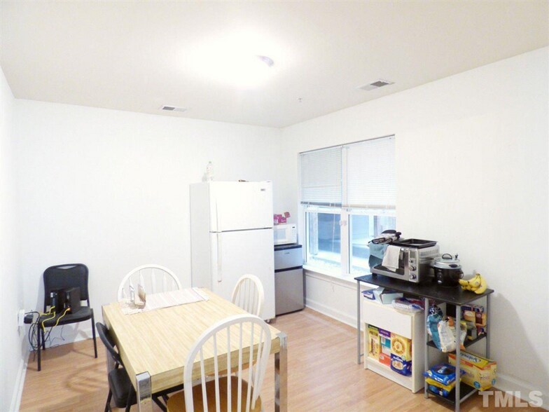 Building Photo - 929 Morreene Rd