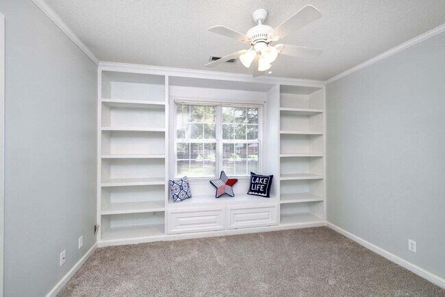 Building Photo - 15 Killarney Ln