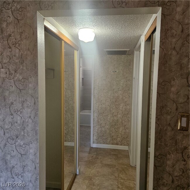 Building Photo - 350 E Desert Inn Rd