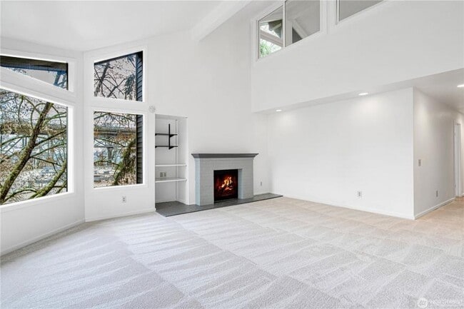 Building Photo - 3 bedroom in Seattle WA 98109