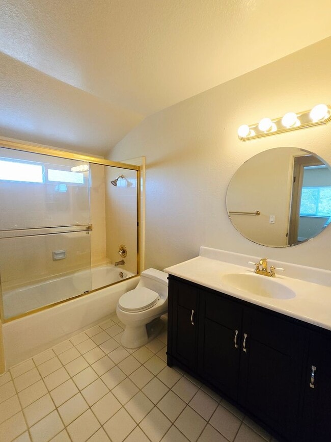 Building Photo - Tri-level Single Family Home