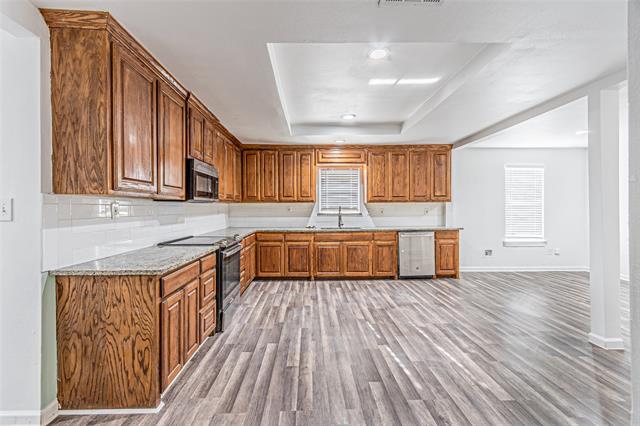 Building Photo - 605 Lloyd