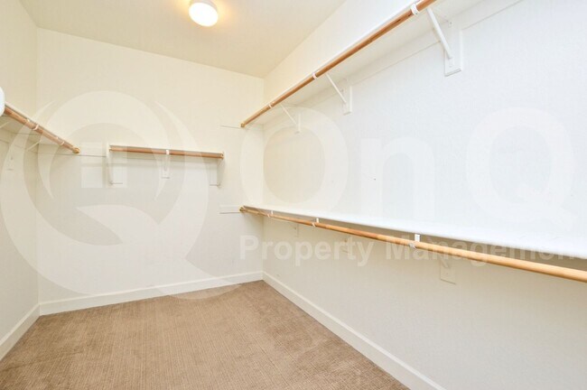 Building Photo - 10612 E Hawk Ave