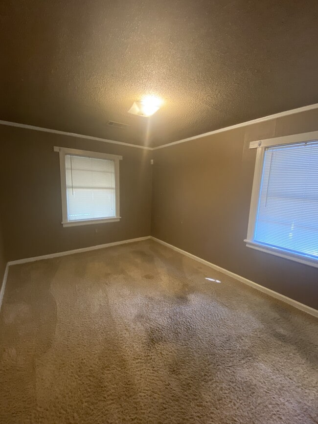 Building Photo - 1716 Lilac Cir