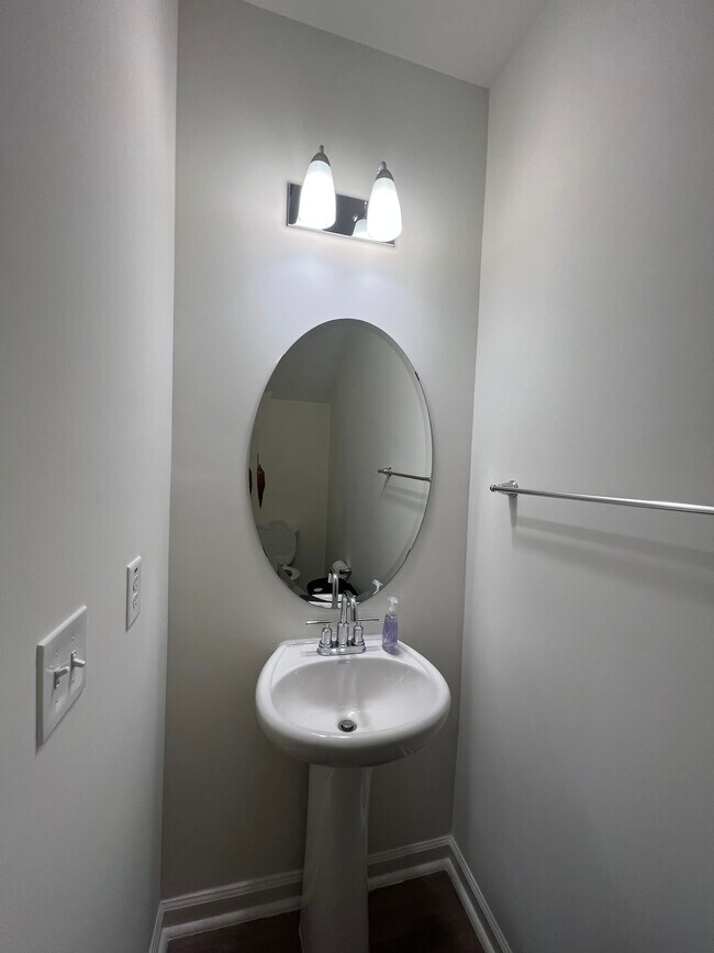 Building Photo - 400 Hacksaw Trl