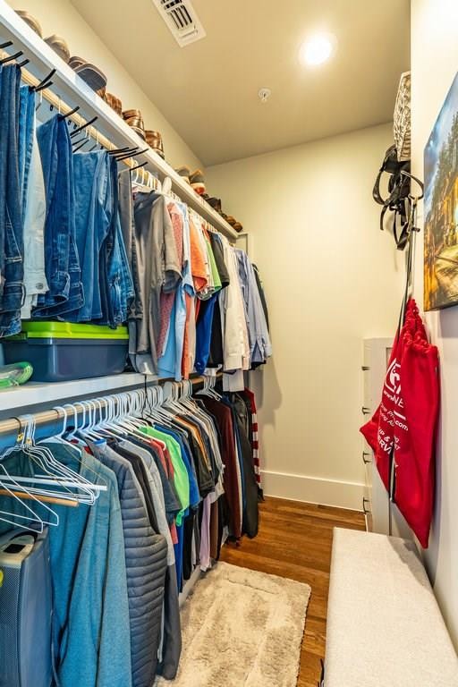 Building Photo - 206 E Live Oak St