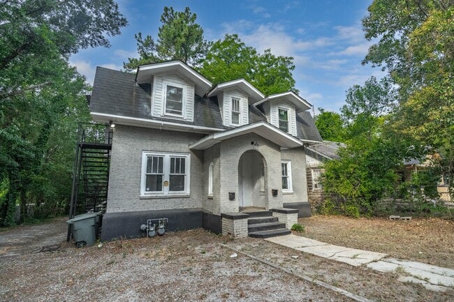 Building Photo - 1522 Columbia College Dr
