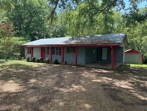 Building Photo - 107 Chesterville Rd
