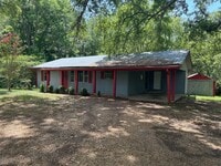 Building Photo - 107 Chesterville Rd
