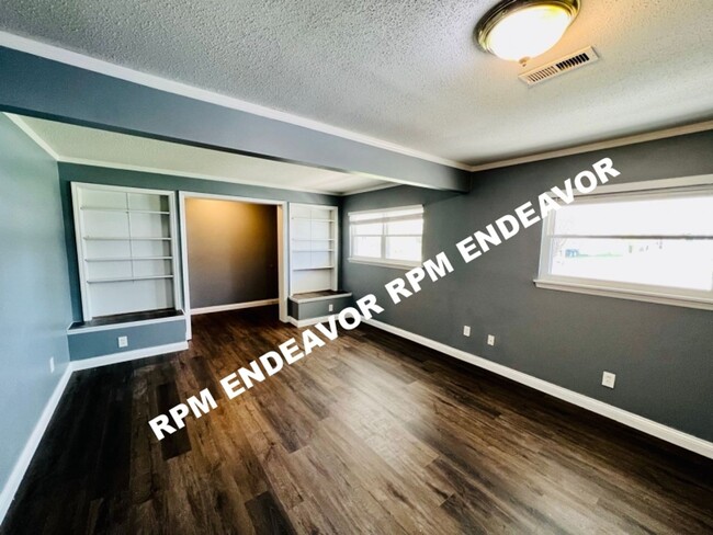 Building Photo - 3-Bedroom Home in Fort Zumwalt School Dist...